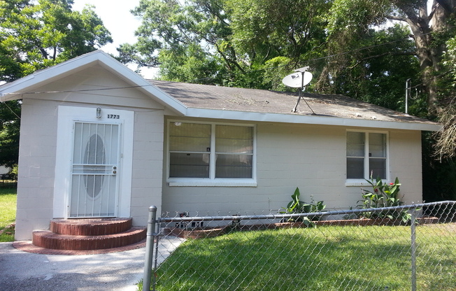 3 beds, 2 baths, $1,200