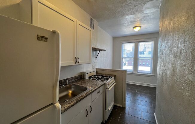 Studio, 1 bath, 400 sqft, $875, Unit 710