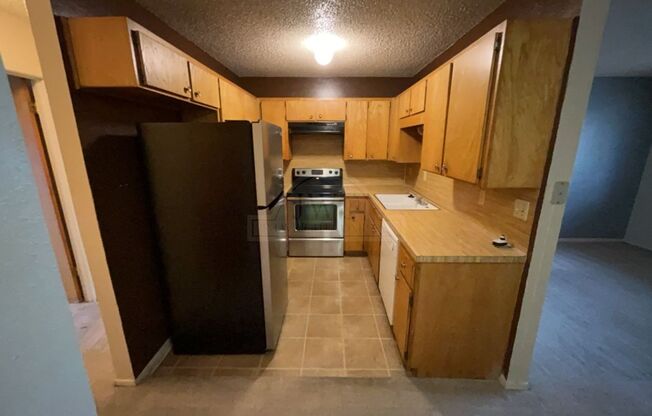 1 bed, 1 bath, $725, Unit 1305 Willow Springs Rd Unit C