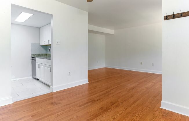 Move In Ready Townhome in Gaithersburg!