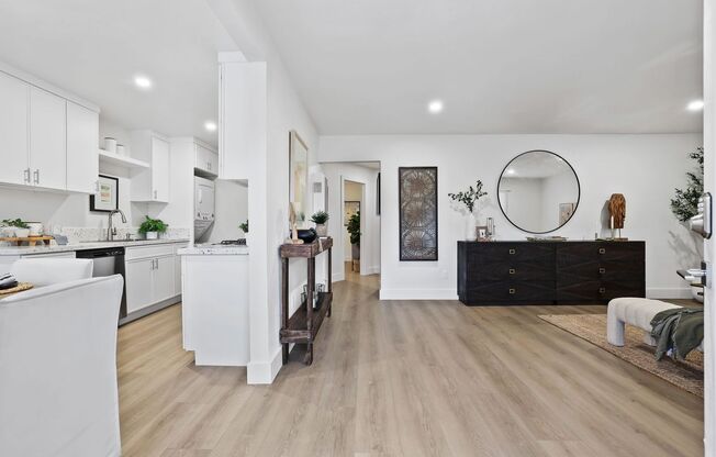 2 beds, 1 bath, 800 sqft, $2,475, Unit Unit 206