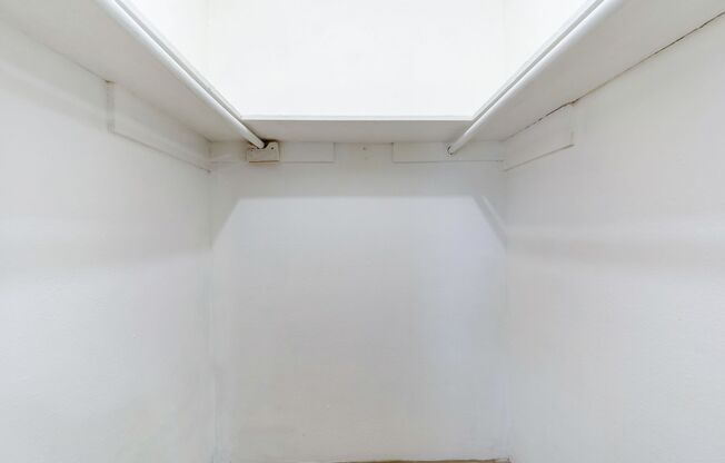 2 beds, 1 bath, $1,025, Unit 23