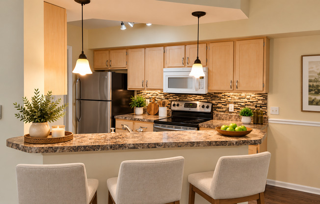 Beautiful 2/2 Conservation View Condo at The Crest close to UCF and Valencia College.