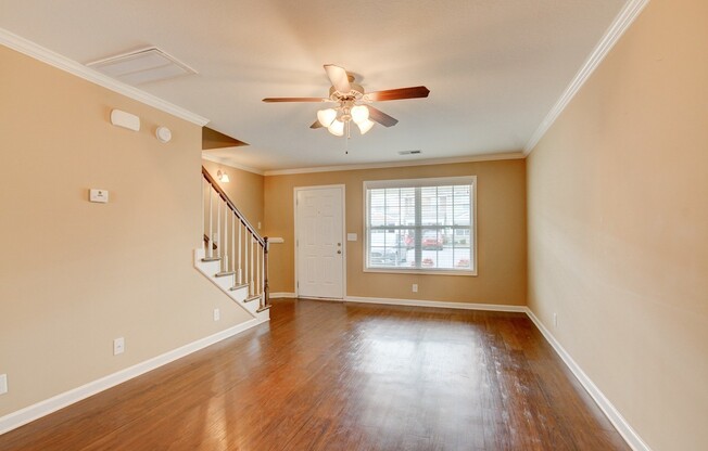 Beautiful Town Home Across From Tennova and Minutes to I-24 With Hardwood Flooring