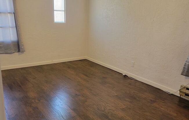 Charming upstairs 1 bedroom apartment