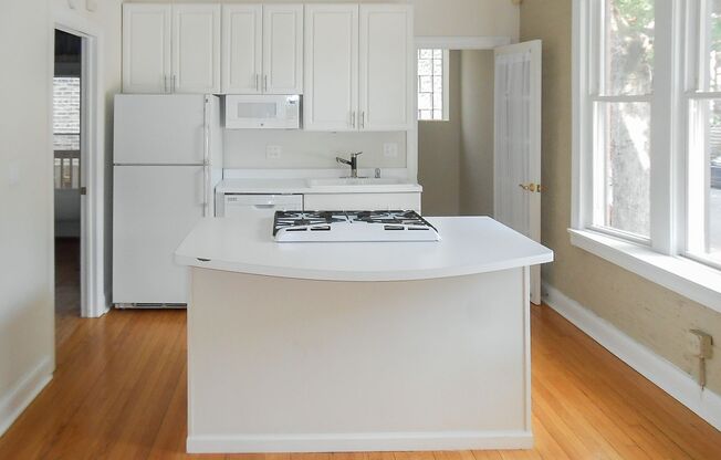 2 beds, 1 bath, 825 sqft, $2,895, Unit 3856-1