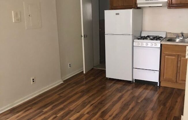 1 bed, 1 bath, $999, Unit B06