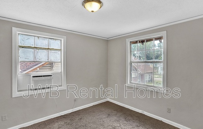 533 27 ST W