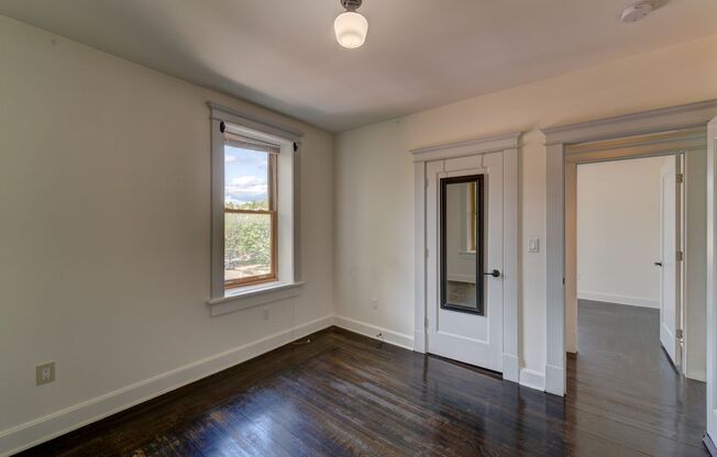 3 beds, 2 baths, 736 sqft, $2,695, Unit 36