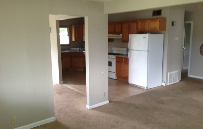 3 beds, 1 bath, $1,250