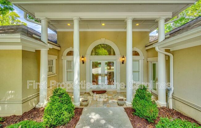 11 HAMILTON WOODS CT
