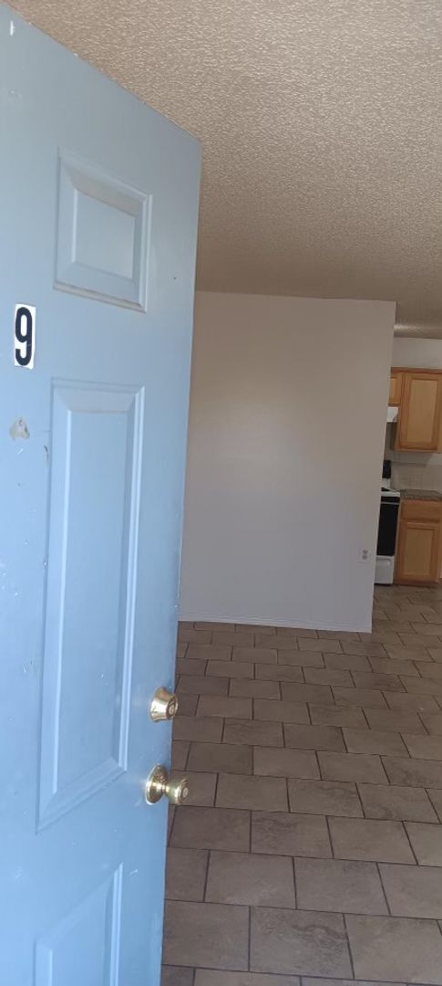 1 bed, 1 bath, $575, Unit 9