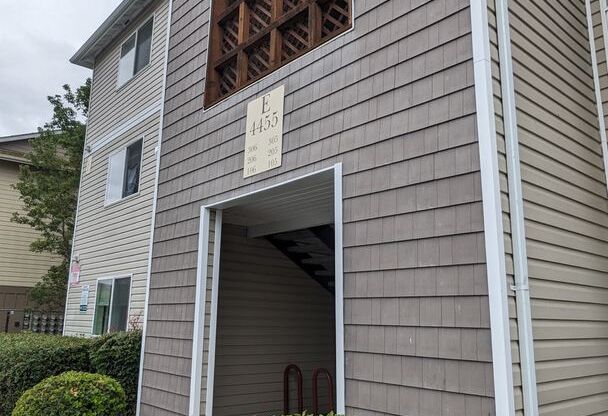 2 beds, 2 baths, 994 sqft, $1,425, Unit E301