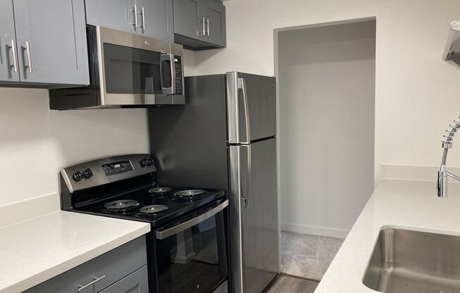 2 beds, 1 bath, 760 sqft, $1,995, Unit 105