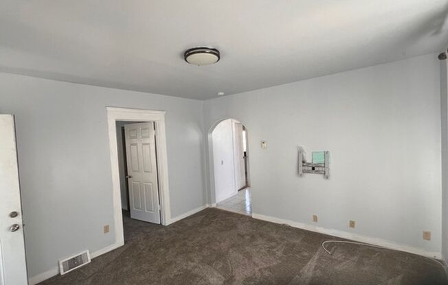 2 beds, 1 bath, $4,100