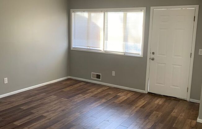 Amazing 2 bedroom 1 bath townhouse in Robbinsdale!
