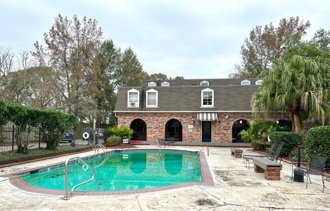 1 BD/1 BA Condo located in Vieux Carre on Government St. - Gated Community
