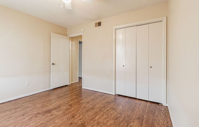 2 beds, 1 bath, $875