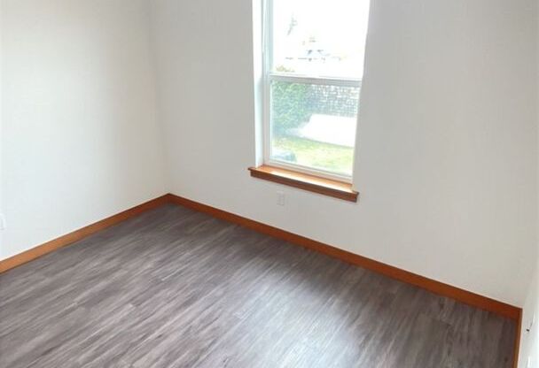 3 beds, 1 bath, $2,495, Unit 1210 #304