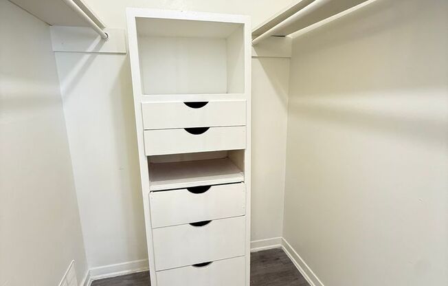 1 bed, 1 bath, 550 sqft, $1,175, Unit MKEA-102