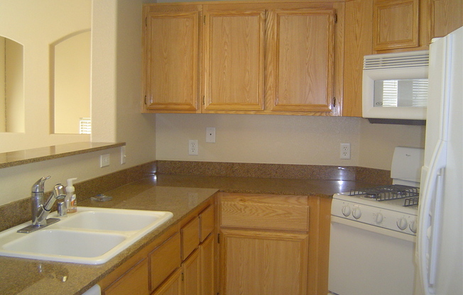 2 beds, 1 bath, $1,750, Unit # 2093