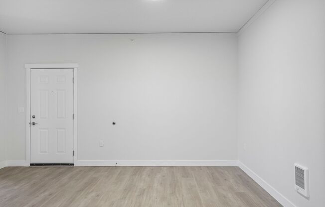 3 beds, 3 baths, 1,674 sqft, $2,050, Unit H-404