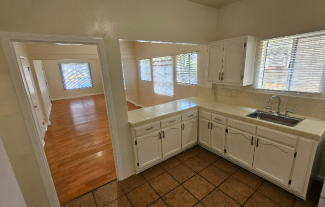 607 BELMONT AVE