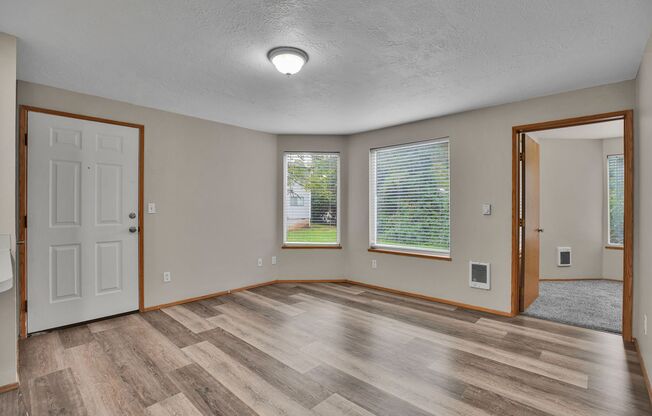 2 beds, 1 bath, 850 sqft, $1,395, Unit 340-43