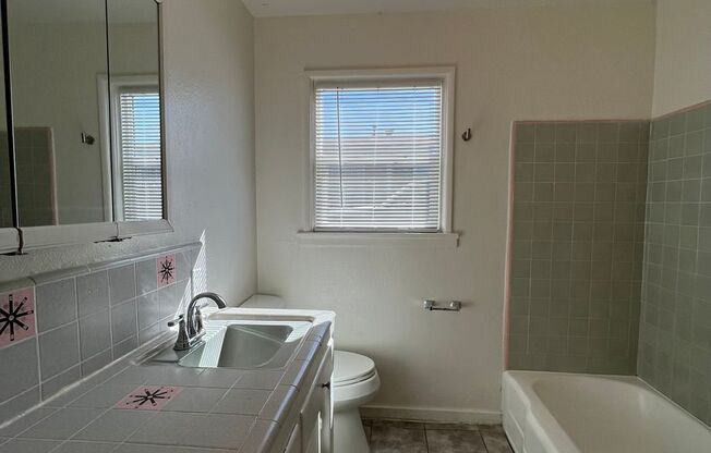 3 beds, 1 bath, $1,300