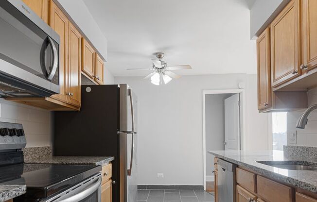 2 beds, 1.5 baths, 819 sqft, $2,200, Unit 404