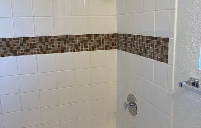 2 beds, 1.5 baths, 925 sqft, $2,395, Unit Thorne #06
