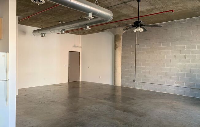 Studio, 1 bath, 925 sqft, $1,800, Unit A-212