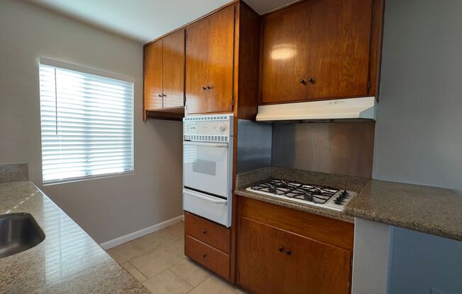 Studio, 1 bath, $1,525, Unit W