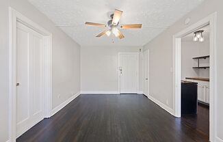 1 bed, 1 bath, $995, Unit 4300 5
