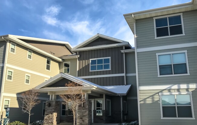 2 beds, 2 baths, $2,195, Unit #306