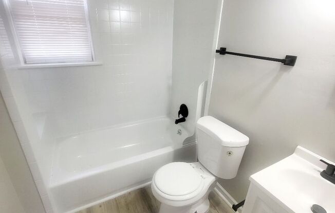 2 beds, 1 bath, 700 sqft, $1,350, Unit 03-3220