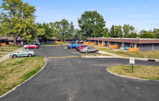 2 beds, 1 bath, 764 sqft, $825, Unit 11C