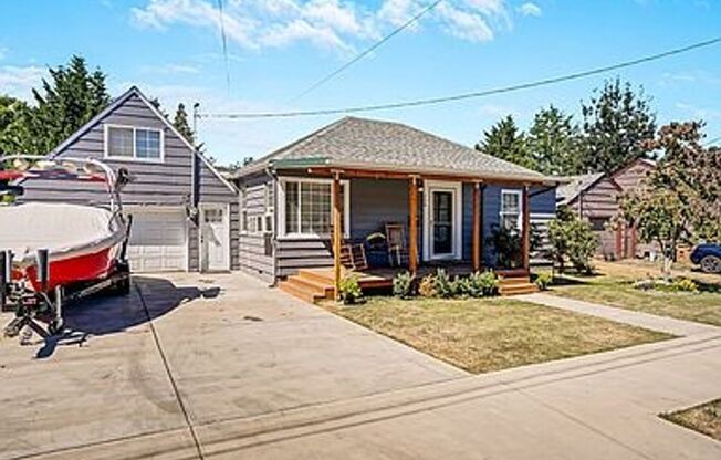 Charming 2 bed, 1 bath bungalow