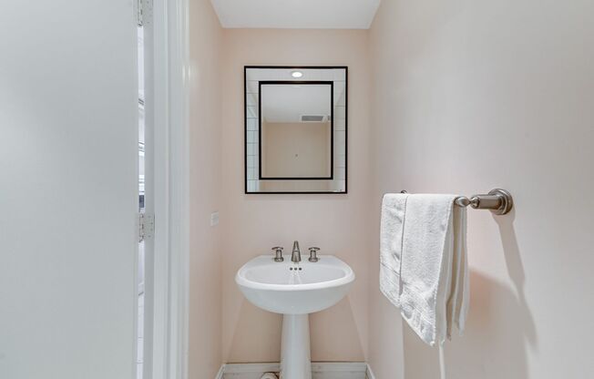 2 beds, 2 baths, $3,450, Unit # 603