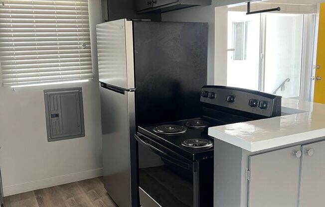 Stunning 2-Bedroom Townhome in the Heart of Reseda, Modern Comfort, Prime Location!