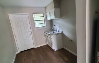 2 beds, 1 bath, 800 sqft, $695, Unit Apt 10