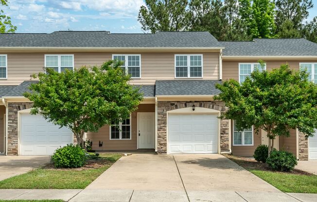 Spacious 3bed/2.5 Bath Townhome In Desirable Clayton NC!