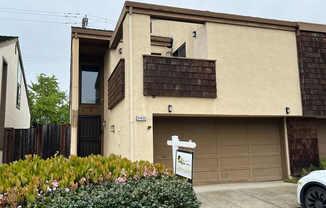 Two story townhome is desirable Northgate Neighborhood in Fremont