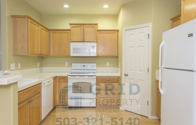 Spacious 3 Bedroom, 2.5 Bath Townhome Available in Hillsboro - 2 Car Garage!