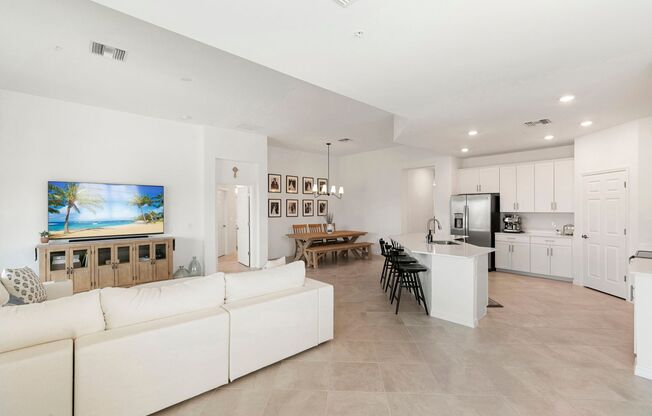 3 beds, 2 baths, $2,950, Unit #201