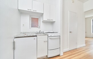 353 W 44 ST