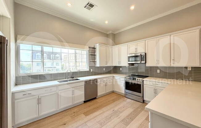 4438 N 27 ST