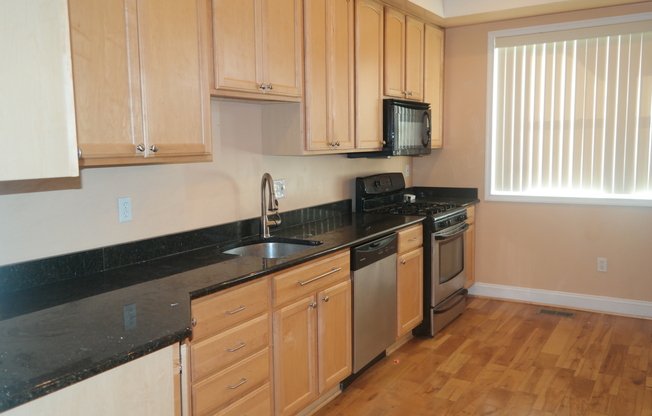 Charming 2 Bedroom/2.5 Bathroom Townhome in Linwood/Patterson Park, MD!