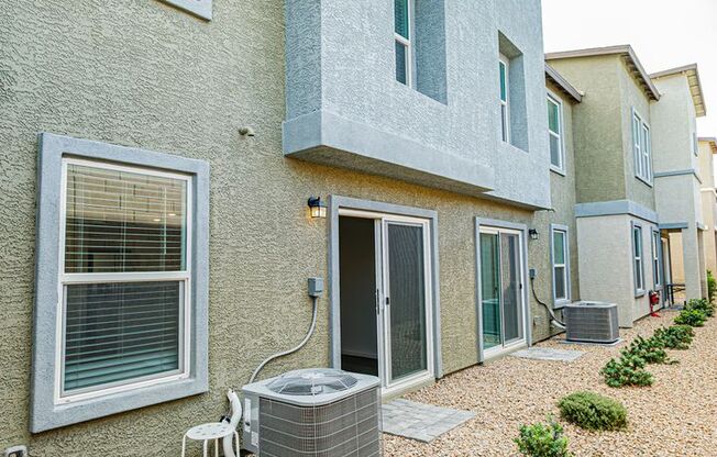 3 beds, 2.5 baths, $1,750