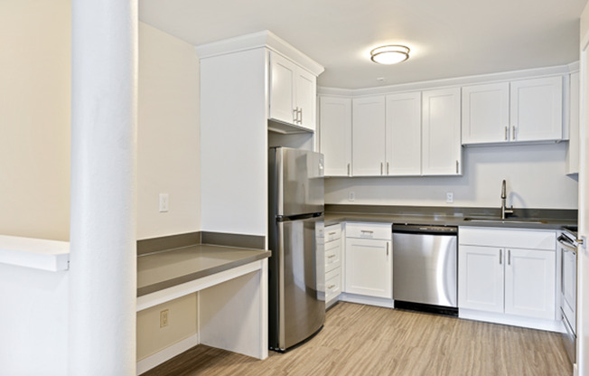 Studio, 1 bath, 450 sqft, $1,345, Unit 906